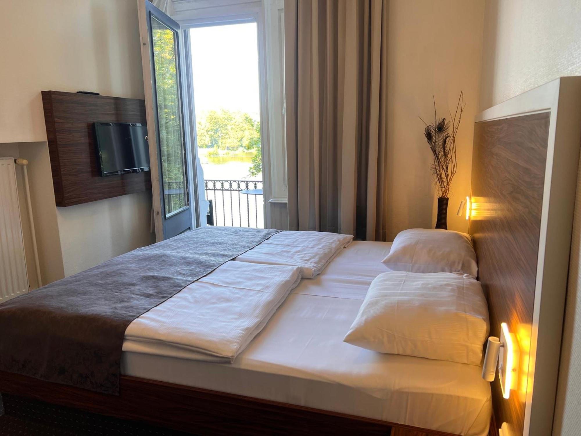 Hotel Excellent ลูเบค ภายนอก รูปภาพ
